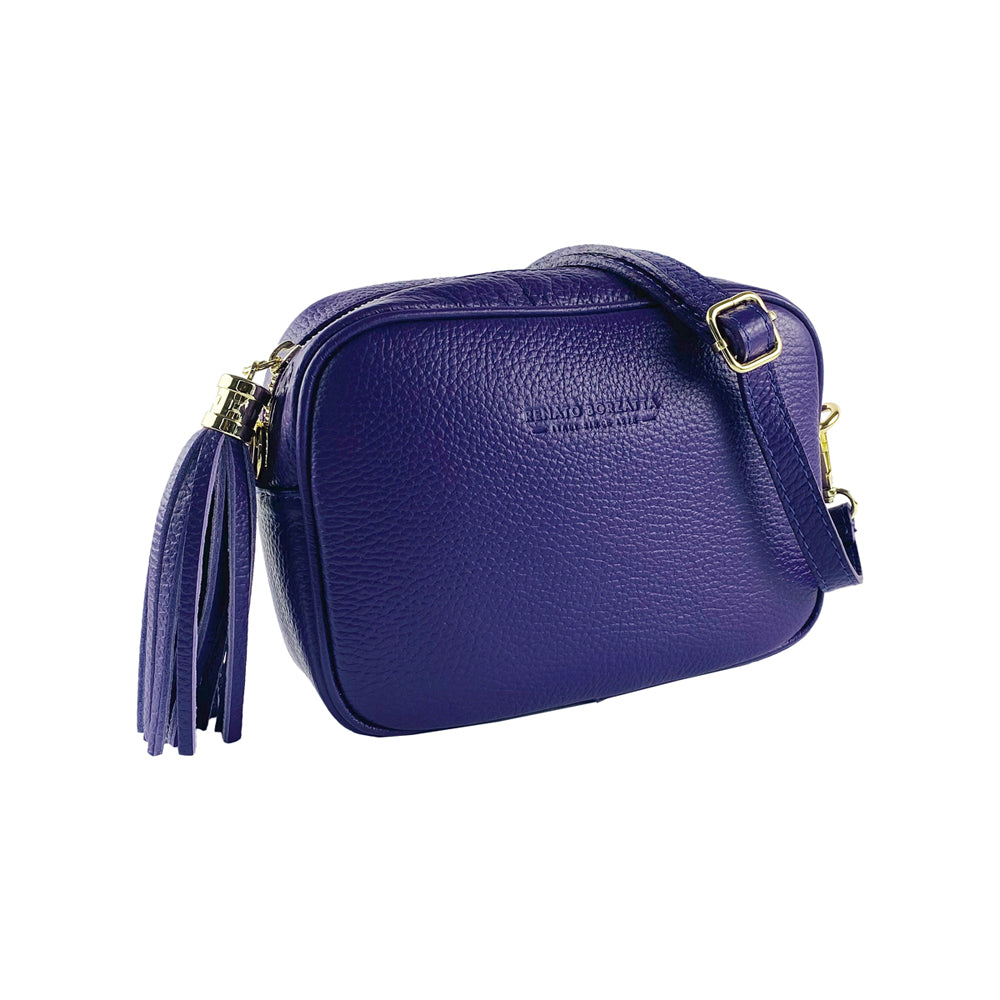 RB1007Y | Women's Genuine Leather Shoulder Bag Made in Italy. Removable shoulder strap. Polished Gold Metal Snap Hook Attachments. Purple Color. Dimensions: 20 x 15 x 7 cm.