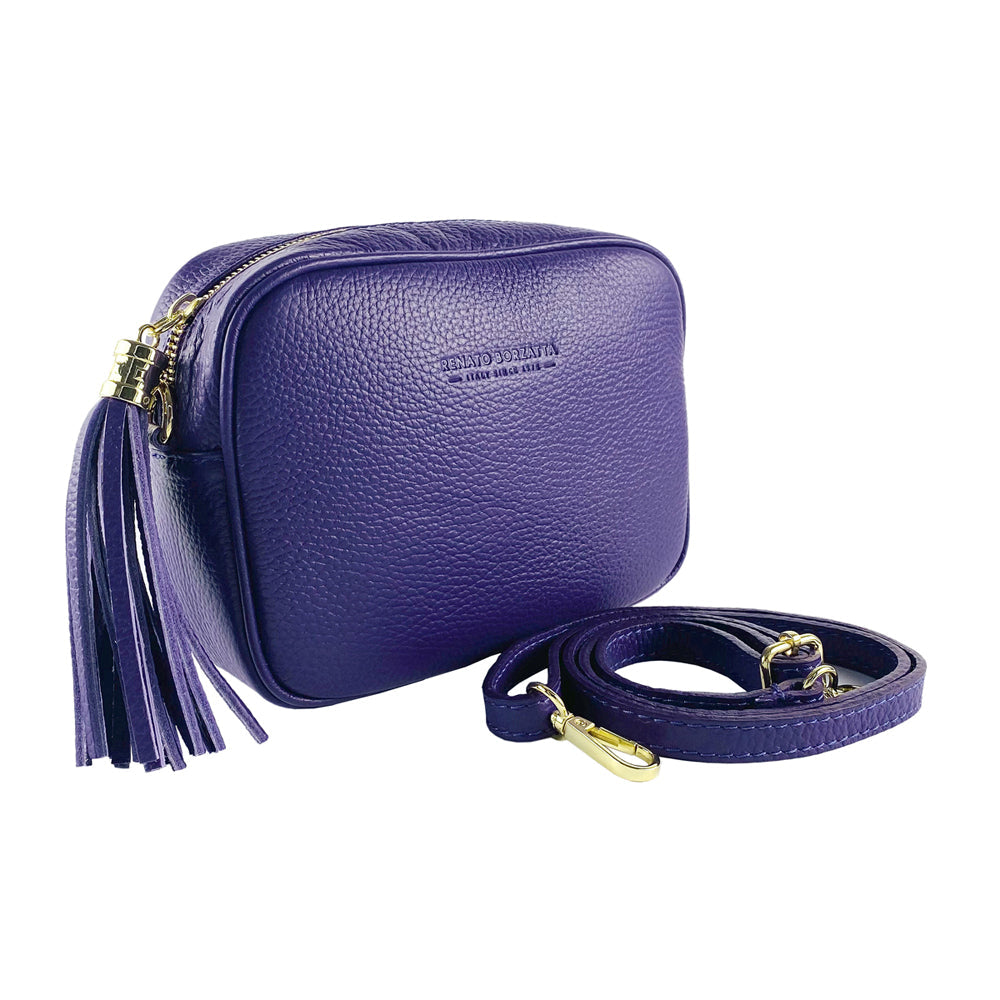 RB1007Y | Women's Genuine Leather Shoulder Bag Made in Italy. Removable shoulder strap. Polished Gold Metal Snap Hook Attachments. Purple Color. Dimensions: 20 x 15 x 7 cm.