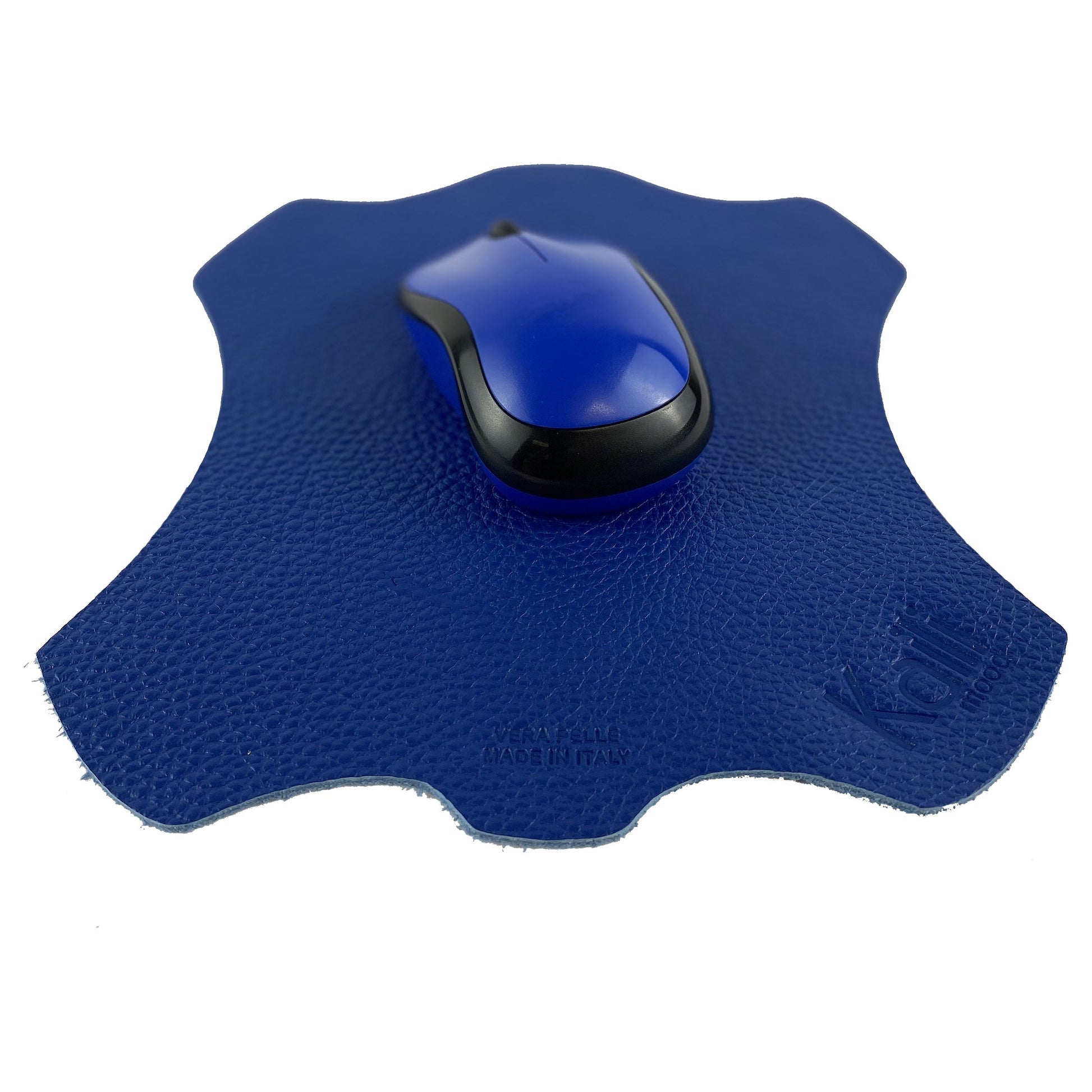 K0001DB | Tappetino per Mouse Made in Italy in Vera Pelle pieno fiore, grana dollaro - Colore Blu - Dimensioni: cm 20 x 23 - Confezione: Sacchetto tubolare Tnt-1