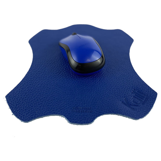 K0001DB | Tappetino per Mouse Made in Italy in Vera Pelle pieno fiore, grana dollaro - Colore Blu - Dimensioni: cm 20 x 23 - Confezione: Sacchetto tubolare Tnt-1