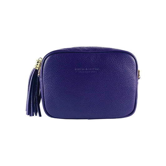 RB1007Y | Women's Genuine Leather Shoulder Bag Made in Italy. Removable shoulder strap. Polished Gold Metal Snap Hook Attachments. Purple Color. Dimensions: 20 x 15 x 7 cm.